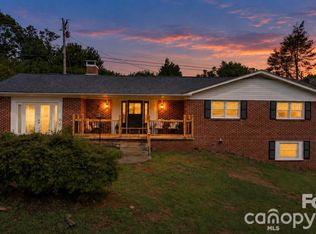 35 Glendale Dr, Spruce Pine, NC 28777