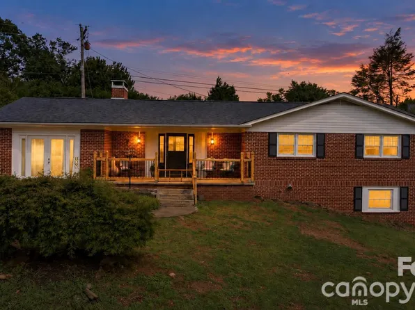 35 Glendale Dr, Spruce Pine, NC 28777