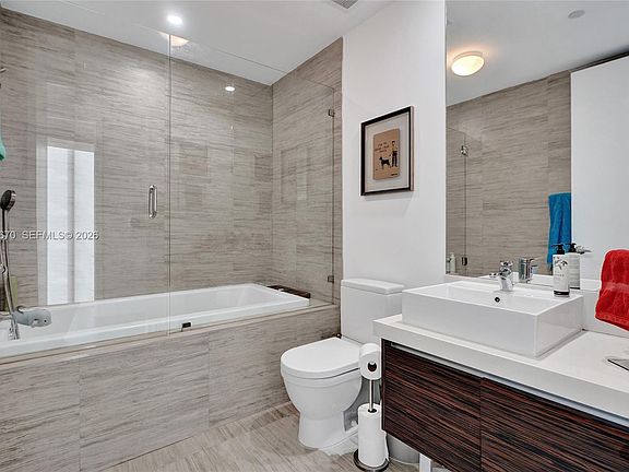 2nd image of 1100 Biscayne Blvd #S3708