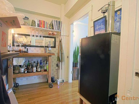 5th image of 1920 Sacramento St #400