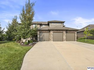 10122 S 124th St, Papillion, NE 68046