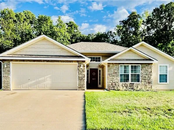 307 Division St, Knob Noster, MO 65336