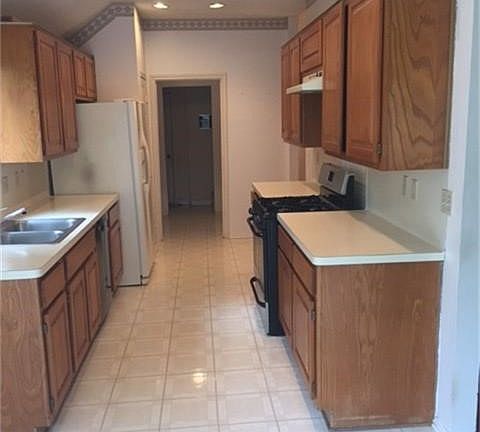 5th image of 15406 Lago Villa Dr