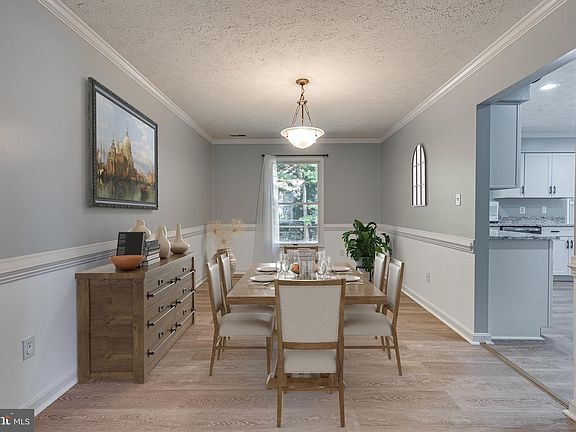 4th image of 12 Winterberry Ct