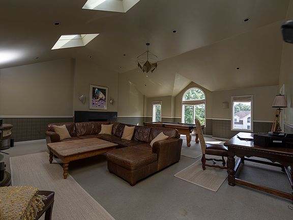 5th image of 265 Palisades Cir