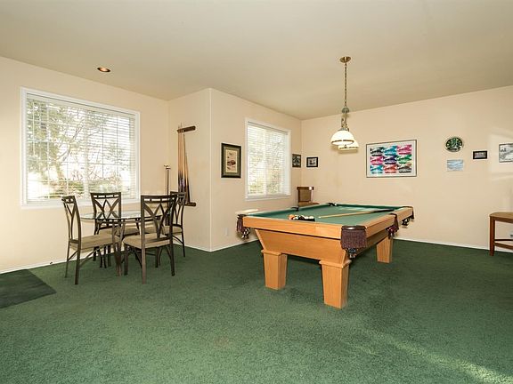 5th image of 1384 Yellowstone Dr