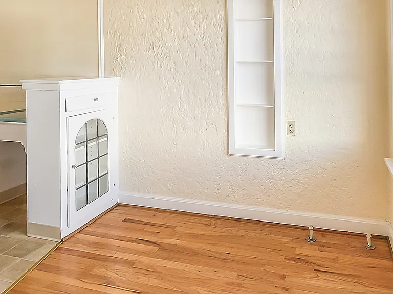 Rena Villa - Portland Oregon - One Bedroom - Dining Nook