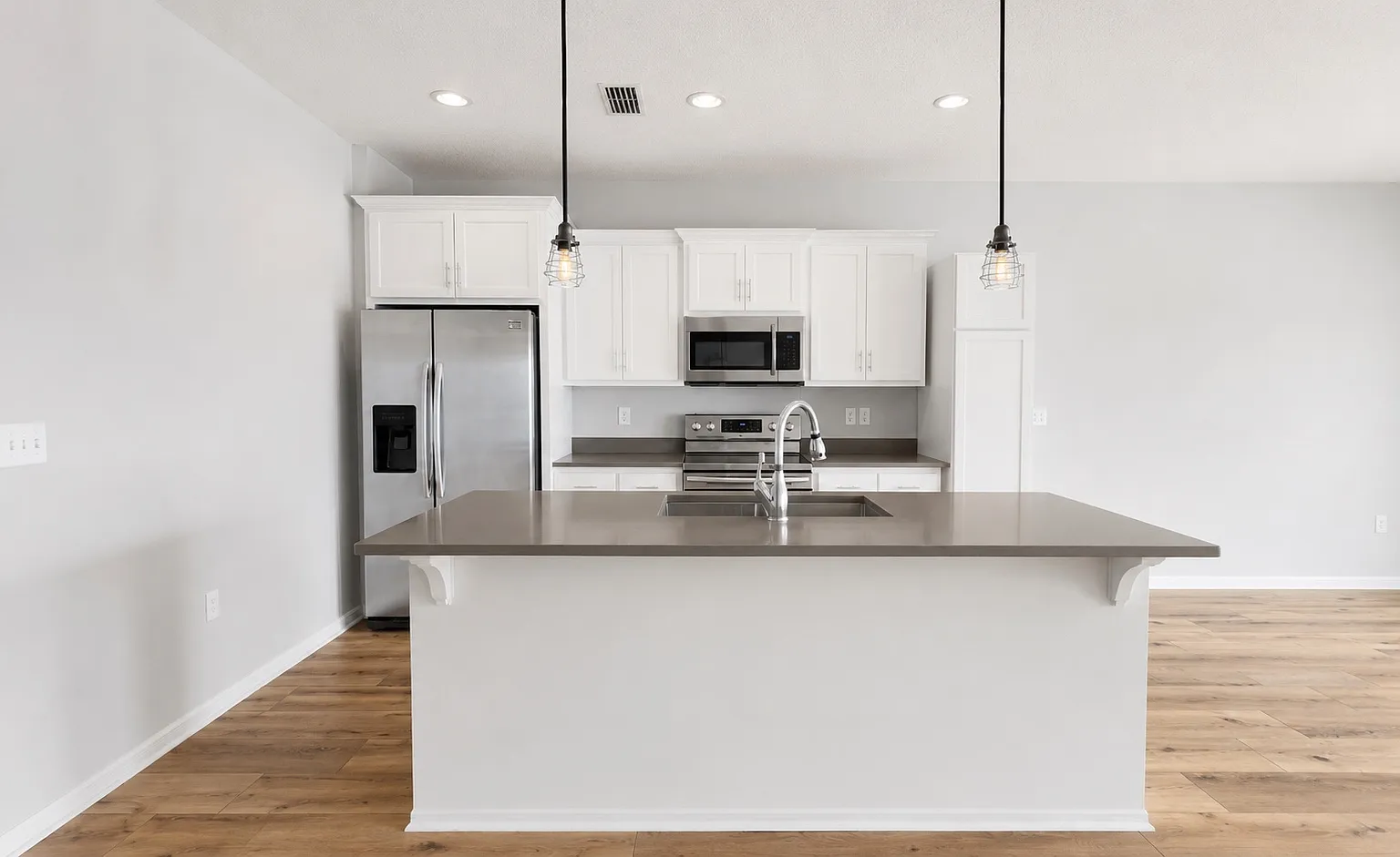 3 bed, 2.5 bath, 1535 sqft, $1,925 — Photo 2