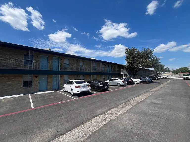 Town Creek Apartments — Photo 5