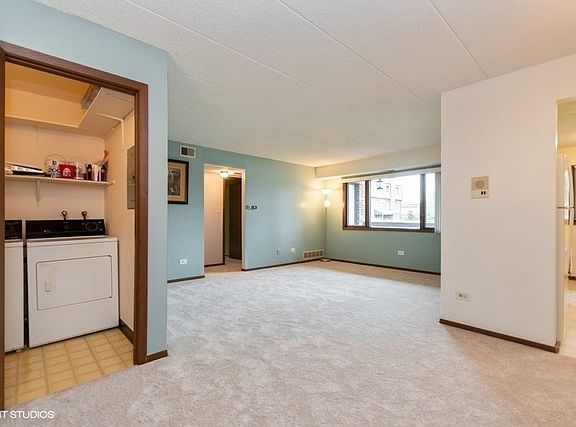 4th image of 13745 S Lamon Ave APT 104
