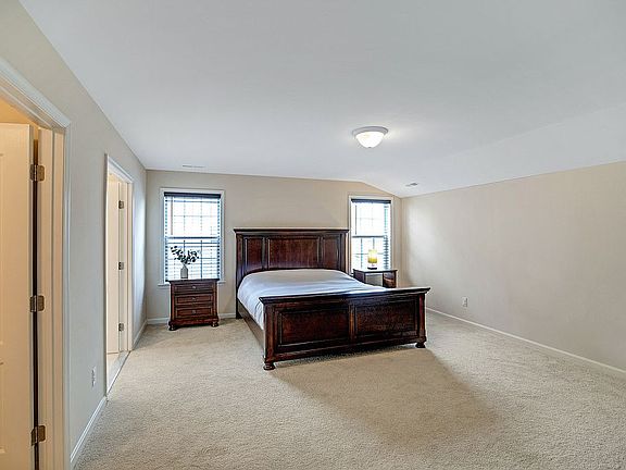 3rd image of 9050 Stone Crest Dr