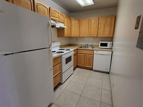 5th image of 405 S Pine Island Rd APT 406D
