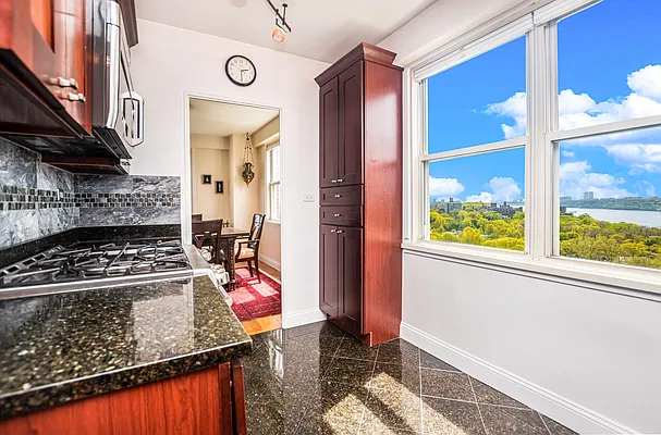 Sold by Re/Max In The City | media 4