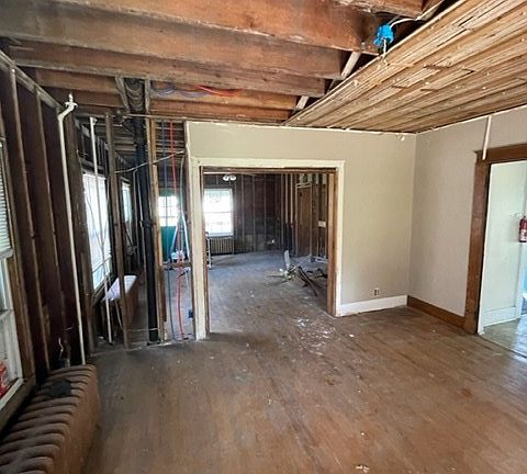 2nd image of 606 E Washington St