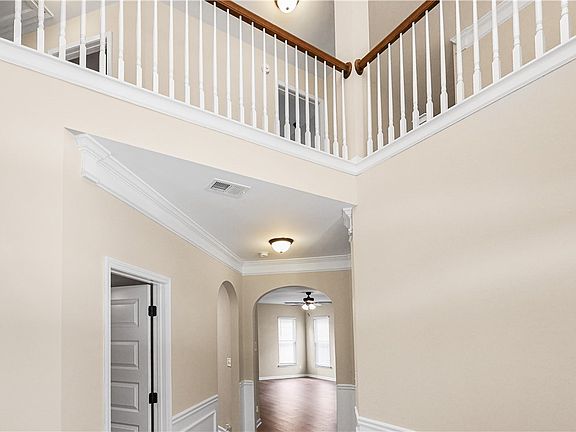 4th image of 28 Springwood Dr