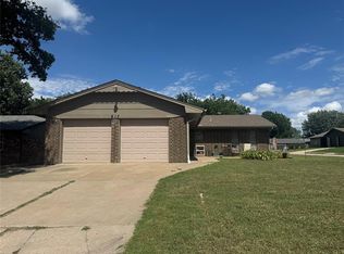 817 Glenwood Dr, Yukon, OK 73099