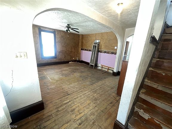 3rd image of 1218 W 9th St