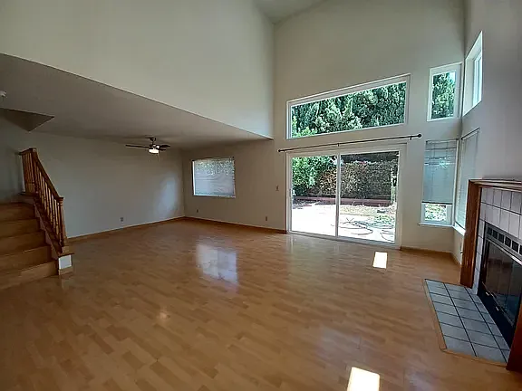 3 bed, 2.5 bath, 1503 sqft, $4,100 — Photo 4