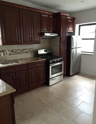 5th image of 12404 Metropolitan Ave