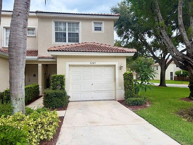 1st image of 9747 Lago Dr