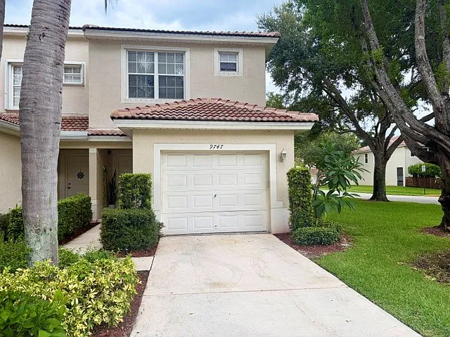 9747 Lago Dr
