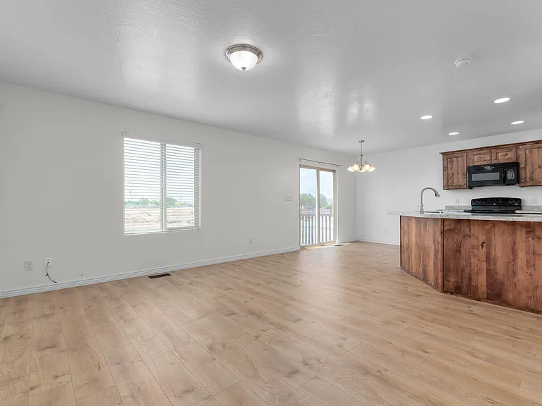246 S 1800 E — Photo 5