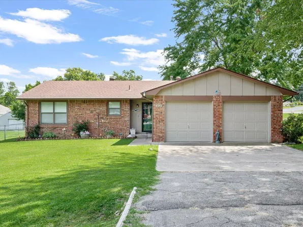 512 W 5th St, Grove, OK 74344