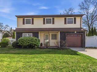 123 Avenue B, Holbrook, NY 11741
