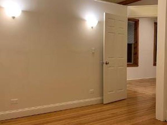 5th image of 1951 N Bissell St APT 3R