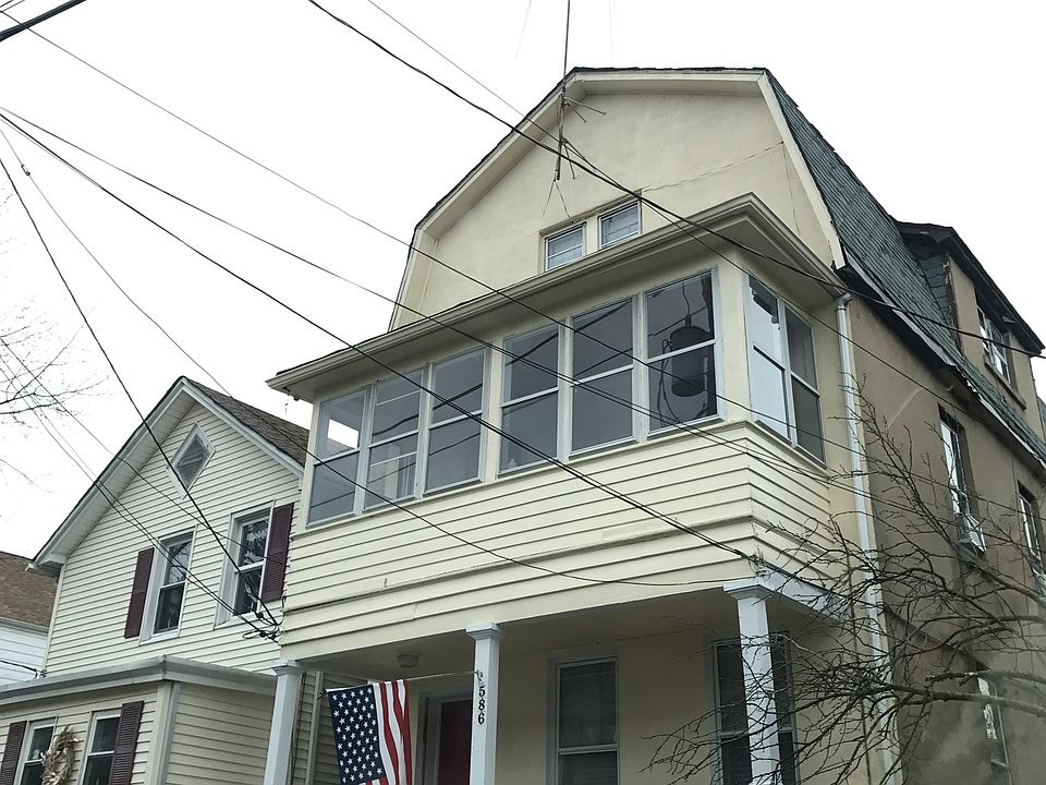2nd image of 586 Beach St