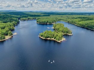 30 Mendums Landing Rd, Barrington, NH 03825