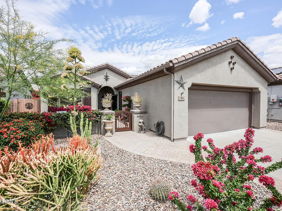 1916 W Spirit Ct