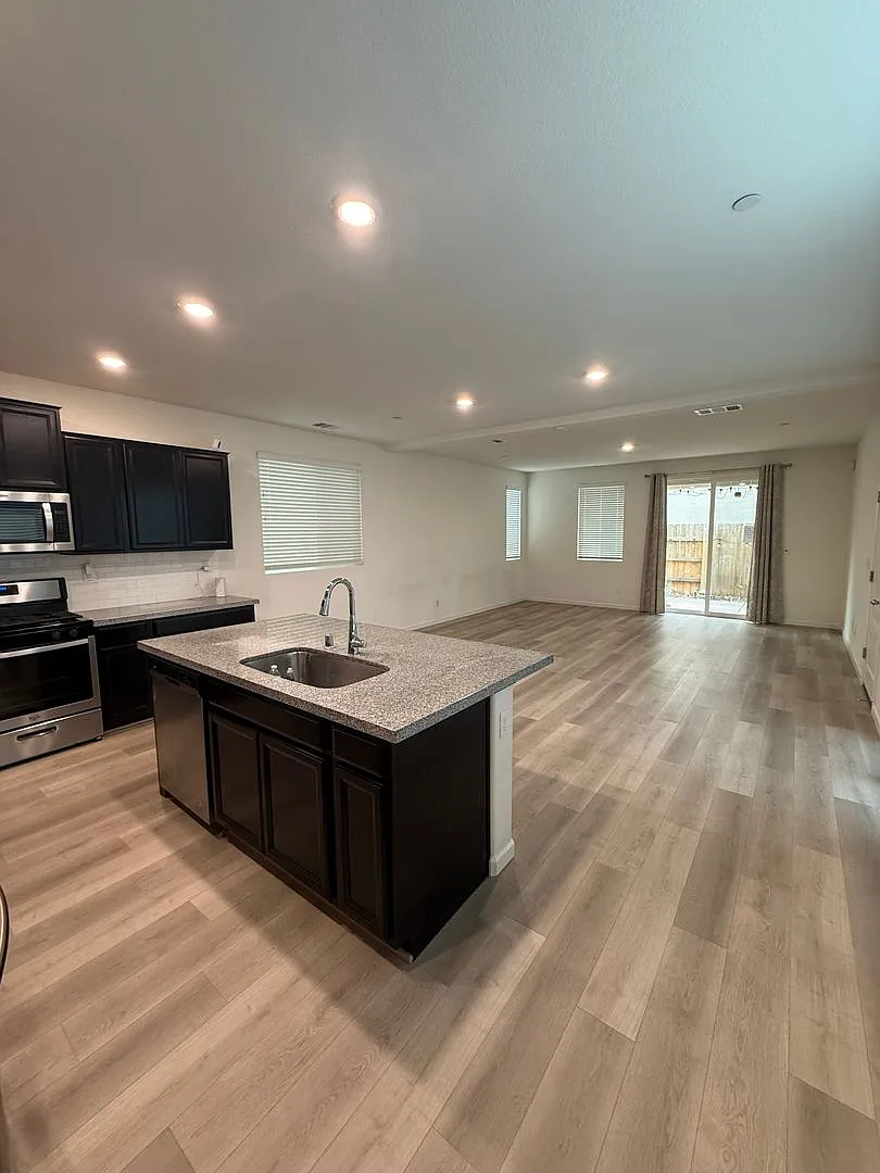 Newer 2 story home — Photo 3