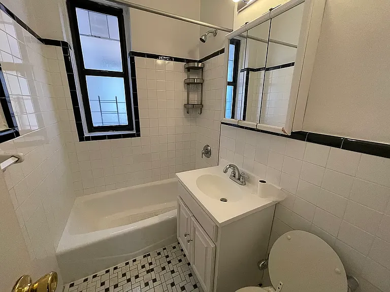 500 W 235th St #4E — Photo 5