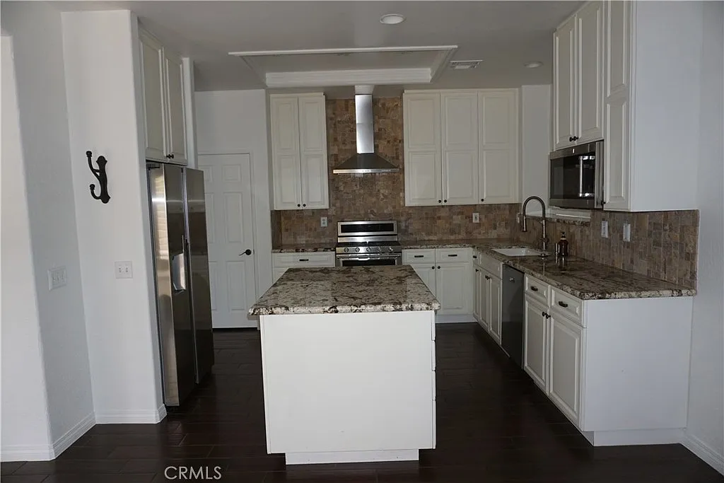 4 bed, 2538 sqft, $4,800 — Photo 2