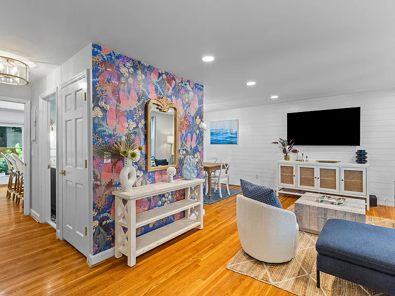 146 Broad St #B — Photo 6