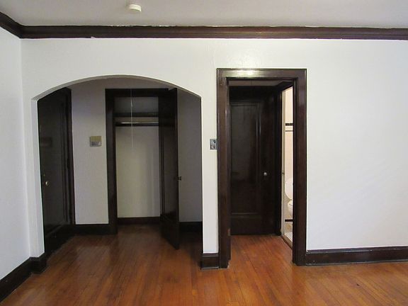 5th image of 1484 W Winnemac Ave APT 8