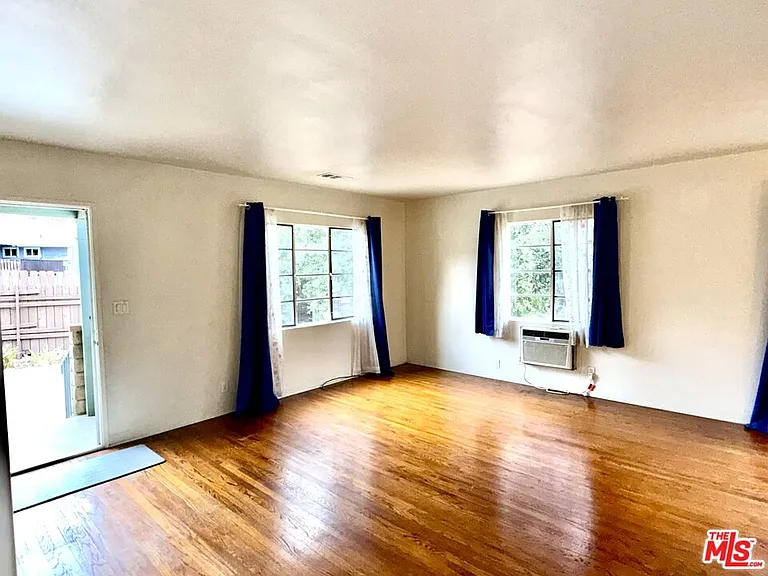 2618 Prospect Ave — Photo 4
