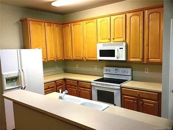 3rd image of 16952 Commons Creek Dr