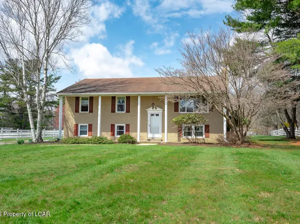 461 Machell Ave, Dallas, PA 18612