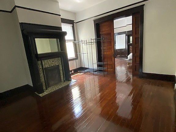 4th image of 813 E Park Ave
