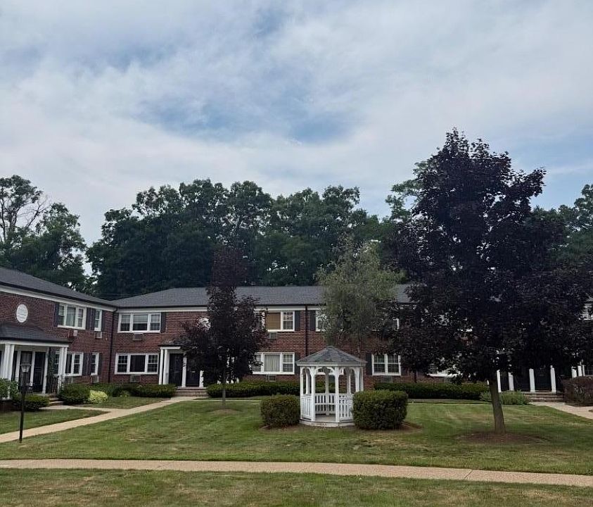 1st image of 307 Pitney Pl #307