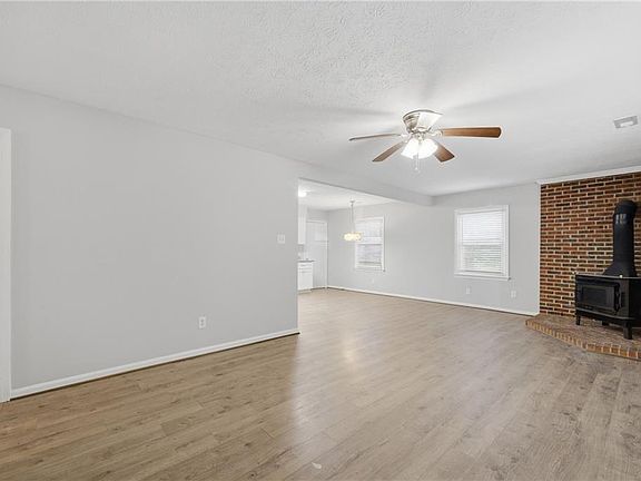 4th image of 249 Batson Dr