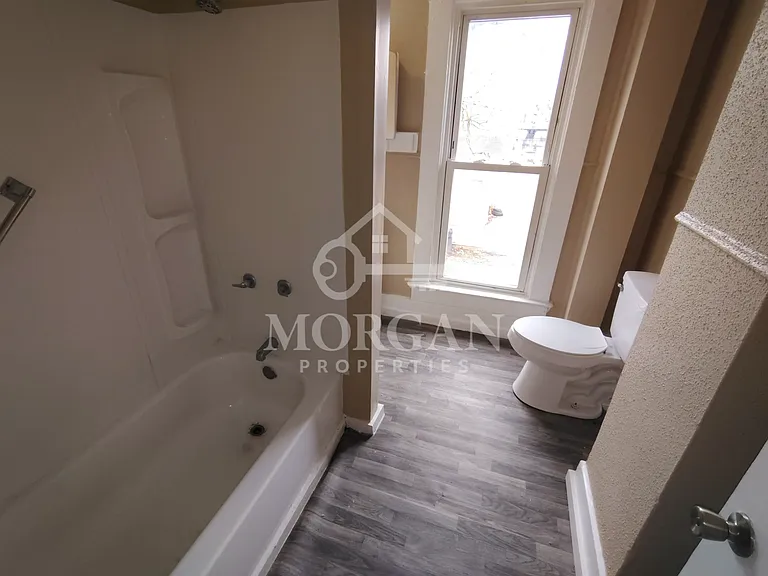 925 W 5th St #3 — Photo 4