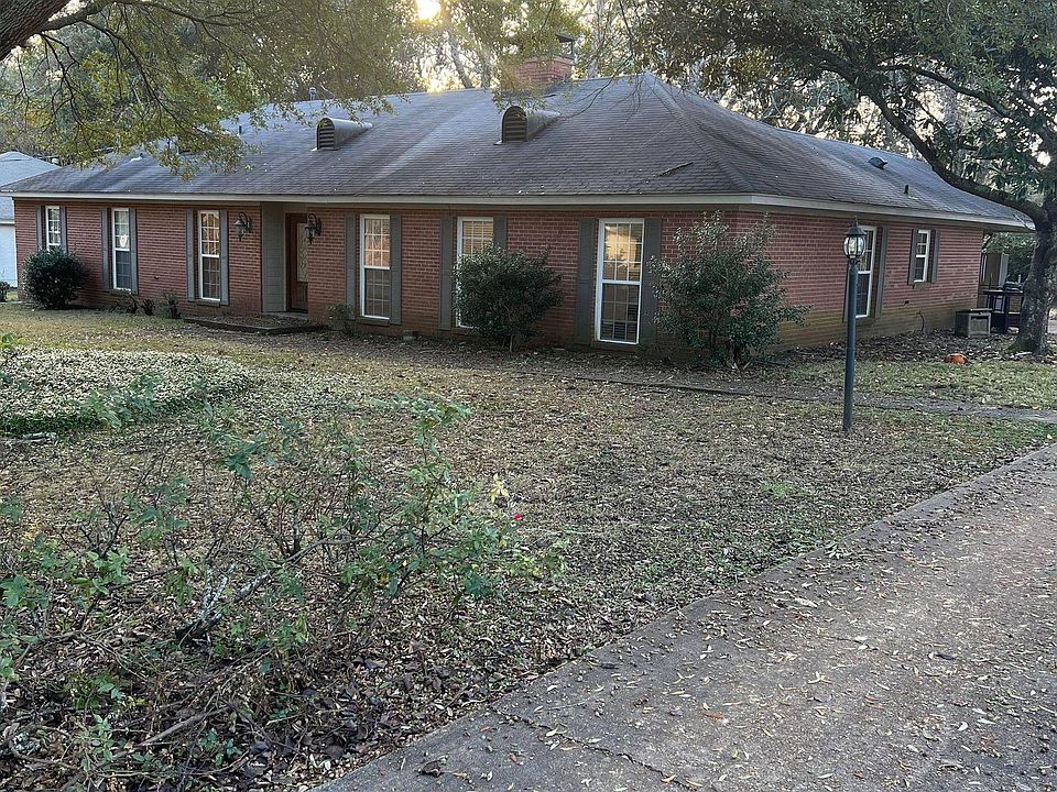 1st image of 2414 Belcher Dr