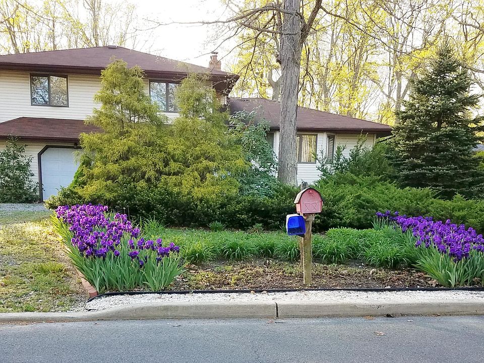 1st image of 6 Maplehurst Ave