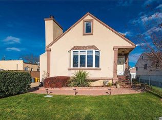 199 N Cedar St, Massapequa, NY 11758