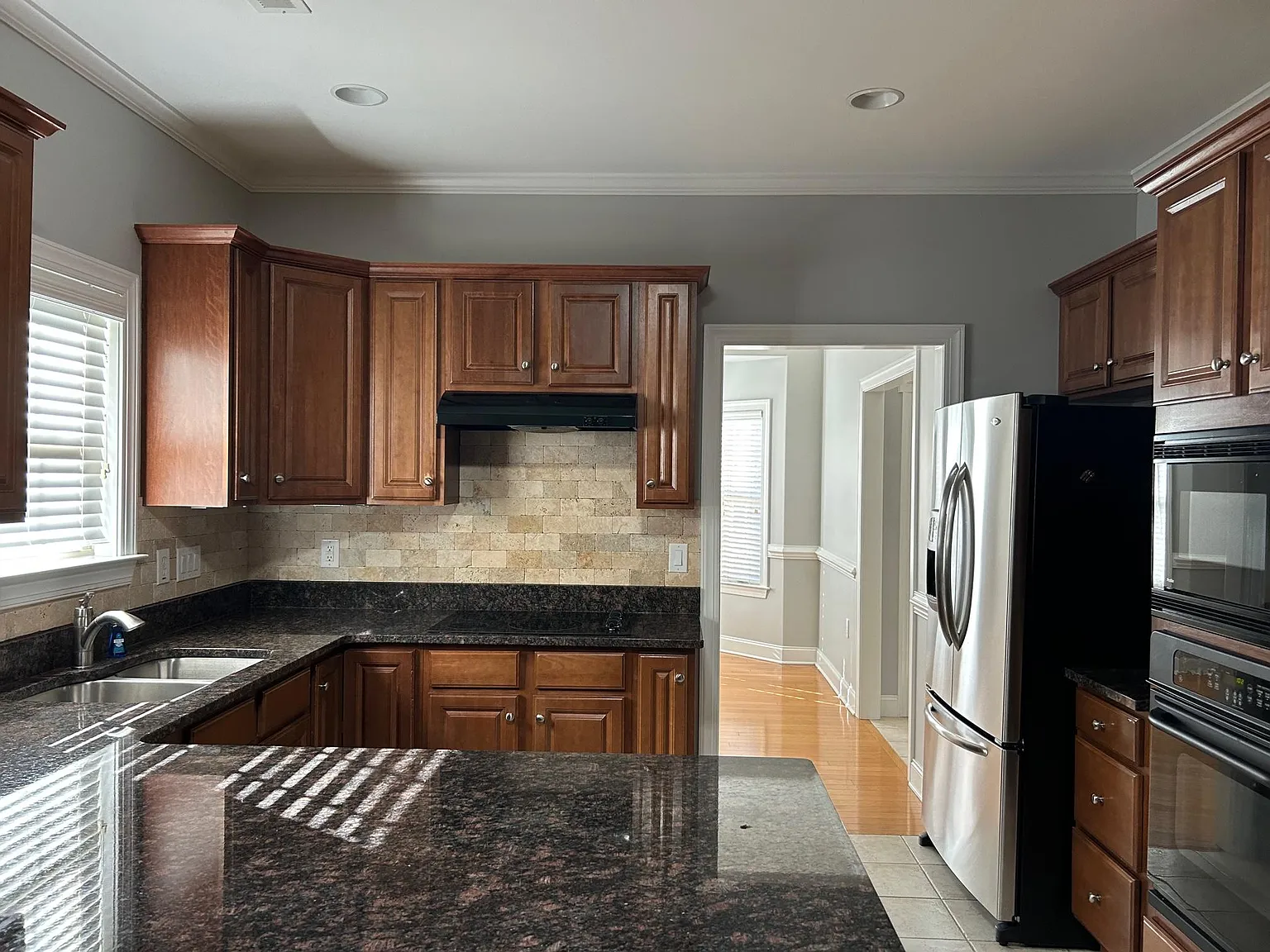 3 bed, 2075 sqft, $2,850 — Photo 3
