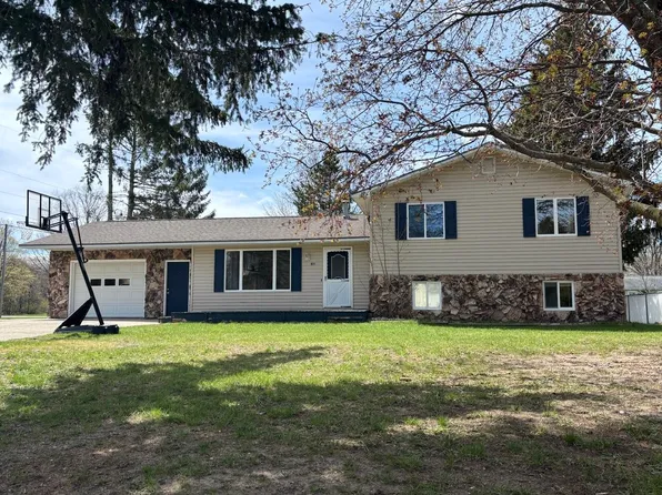401 Sunnyside St, Mancelona, MI 49659