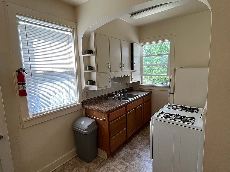 725 W Colfax Ave — Photo 5